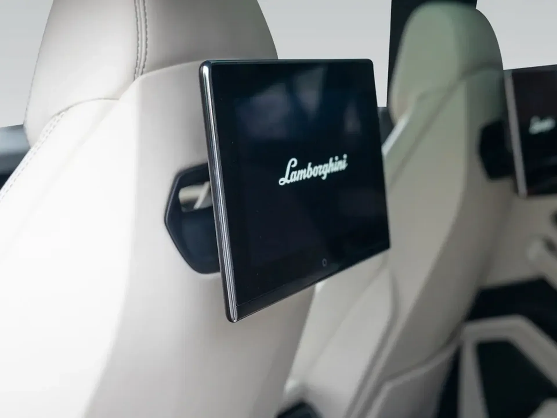 Lamborghini Urus — photo 7