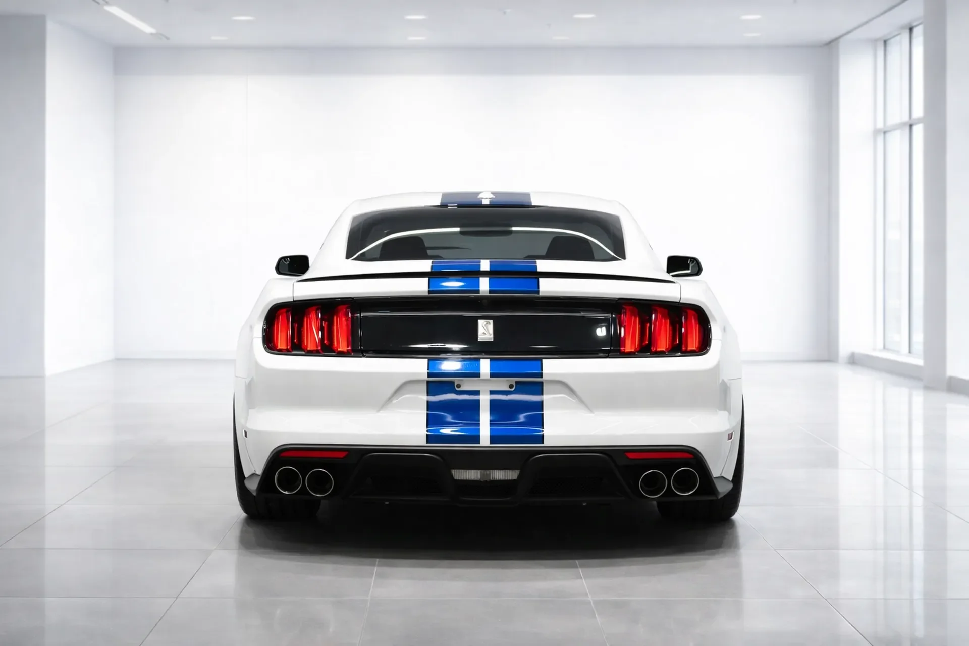 Ford Mustang — photo 5