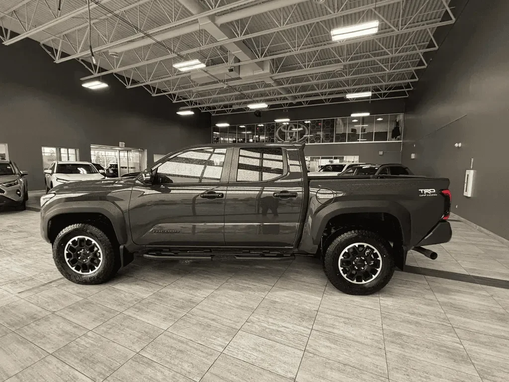 Toyota Tacoma — photo 12