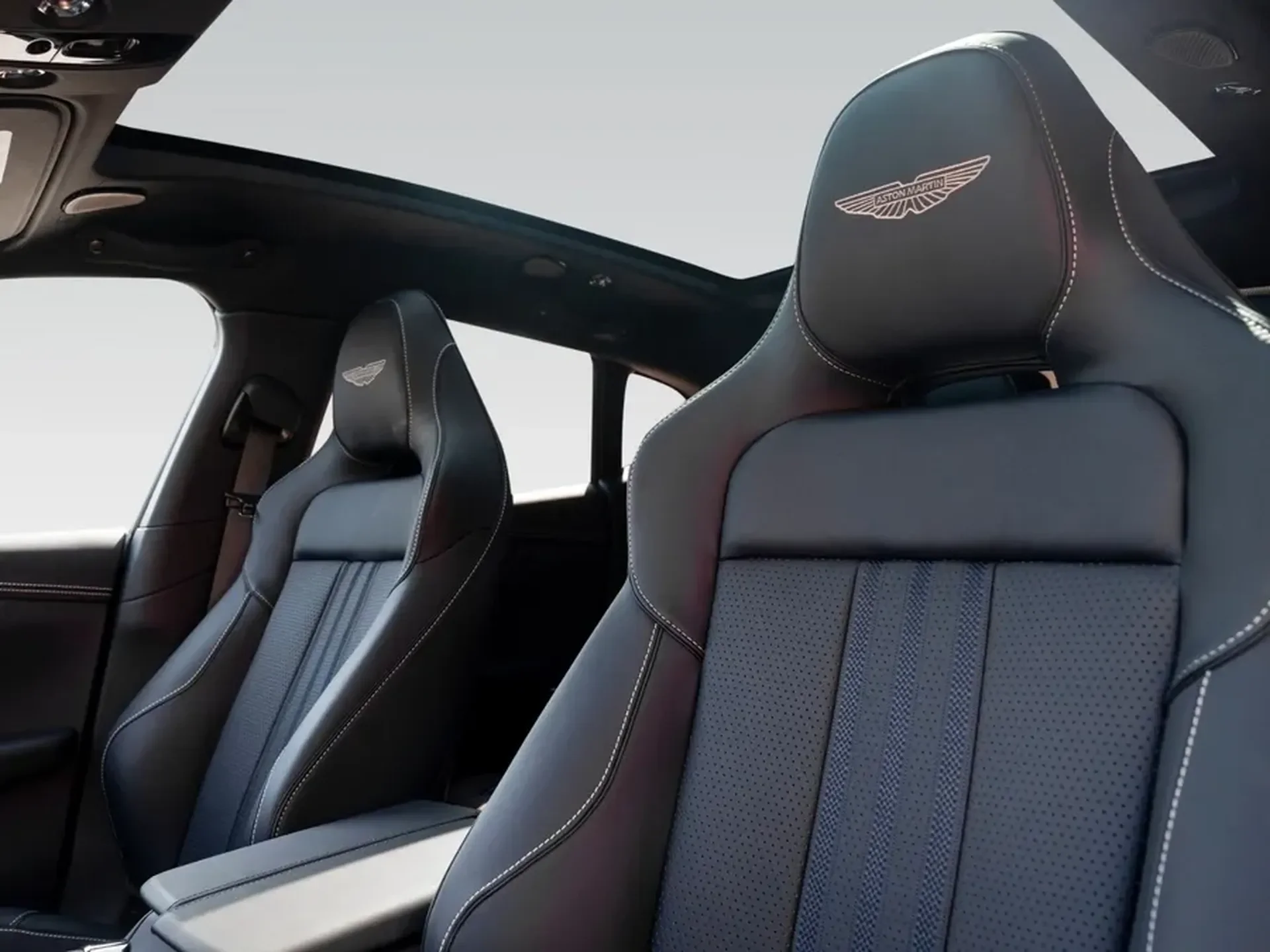 Aston Martin DBX — photo 11