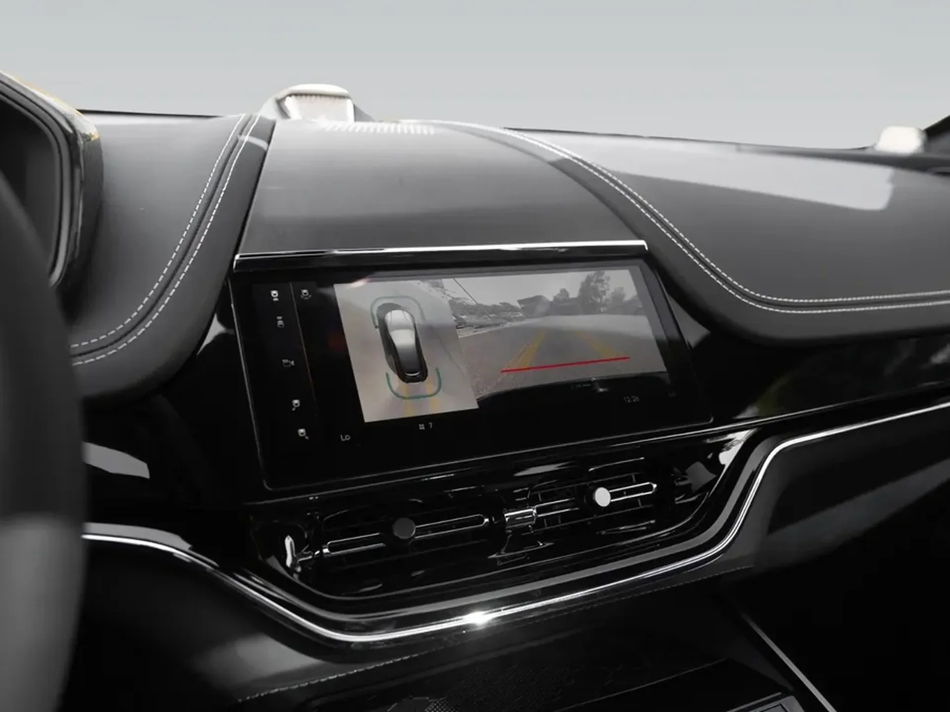 Aston Martin DBX — photo 7